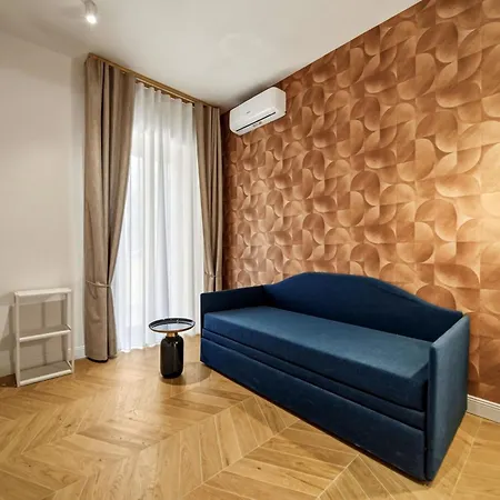 Appartement Alpha Domus 6 *