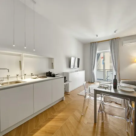 Alpha Domus 6 * Naples